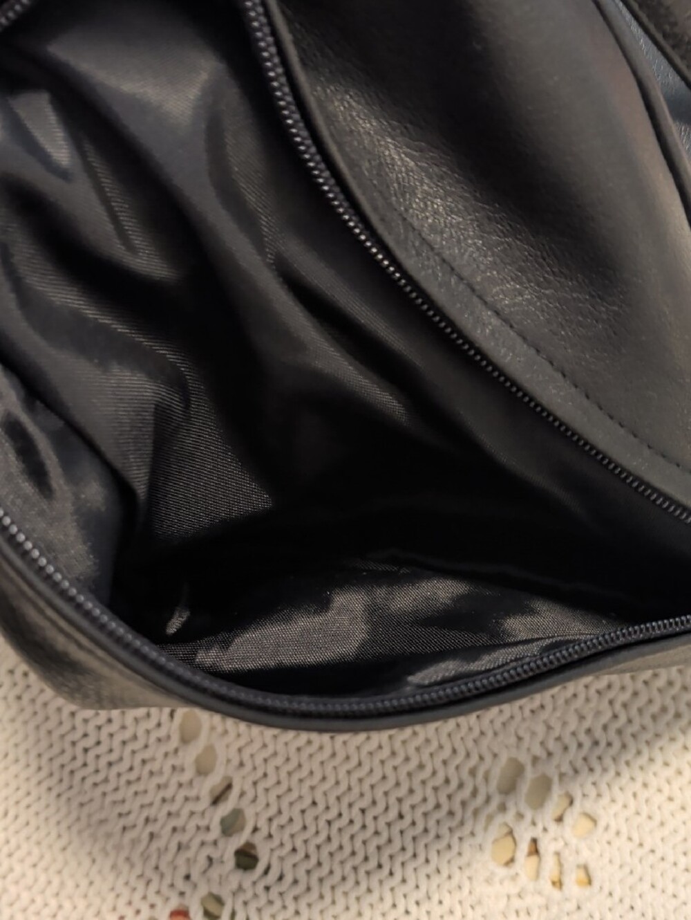 TIGNANELLO-Black Leather Crossbody - Classic Women's Shoulder Bag - Picture 6 of 9